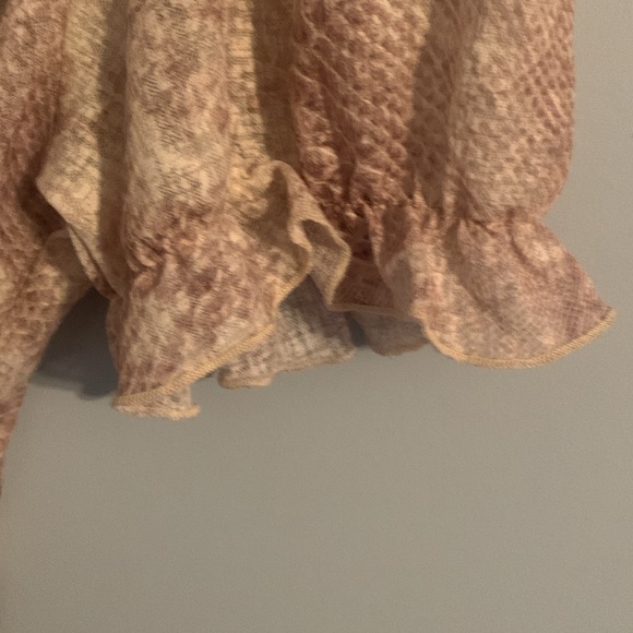 RoomMates Top - Picture 4 of 8